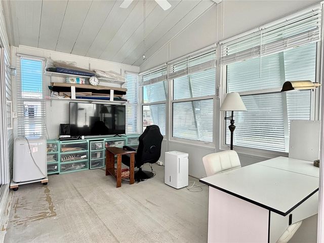 7106 AMERICANA DRIVE NE 140, St Petersburg, FL 33702