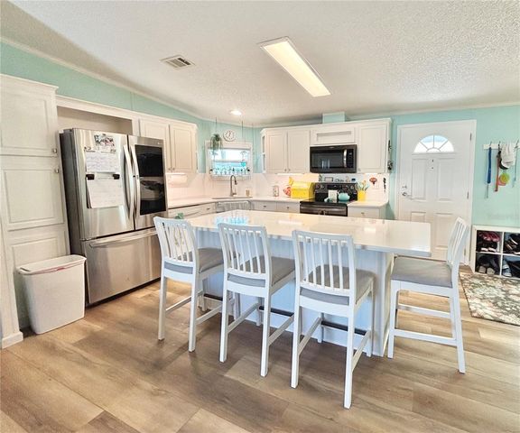 7106 AMERICANA DRIVE NE 140, St Petersburg, FL 33702