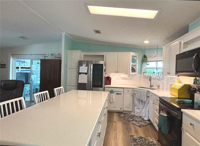 7106 AMERICANA DRIVE NE 140, St Petersburg, FL 33702