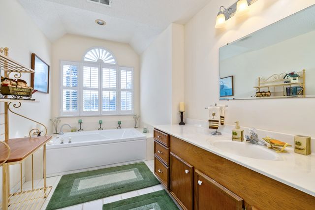 29 Plantation Drive, Manning, SC 29102