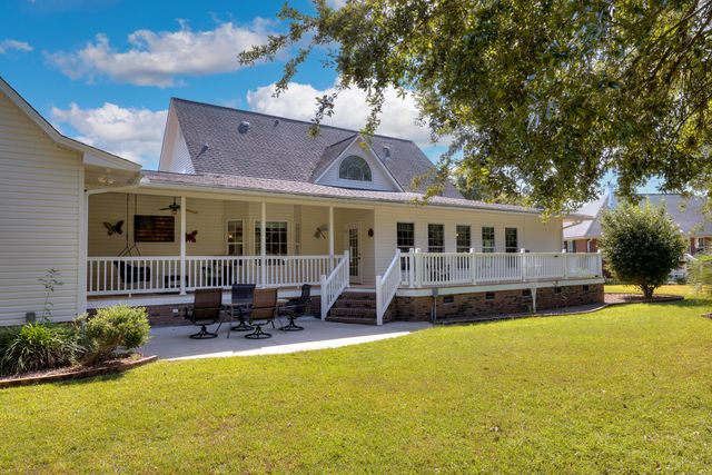 29 Plantation Drive, Manning, SC 29102