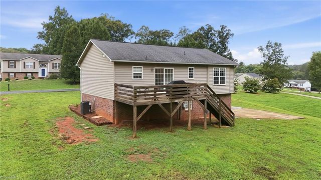 4051 Village Trace Drive, Tobaccoville, NC 27050