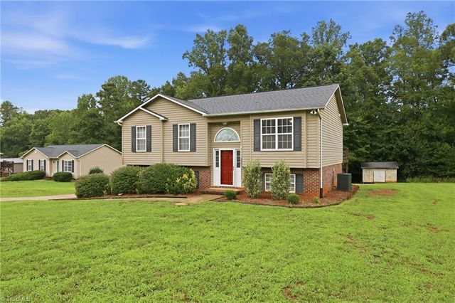 4051 Village Trace Drive, Tobaccoville, NC 27050