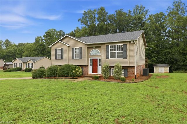 4051 Village Trace Drive, Tobaccoville, NC 27050