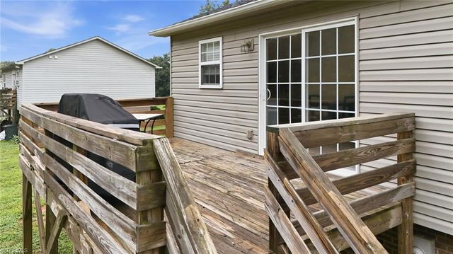 4051 Village Trace Drive, Tobaccoville, NC 27050