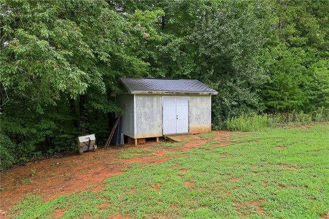 4051 Village Trace Drive, Tobaccoville, NC 27050
