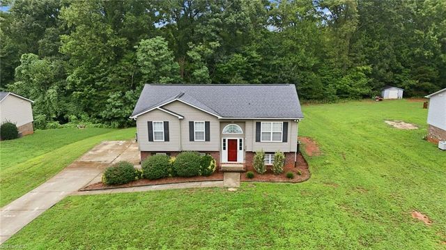 4051 Village Trace Drive, Tobaccoville, NC 27050