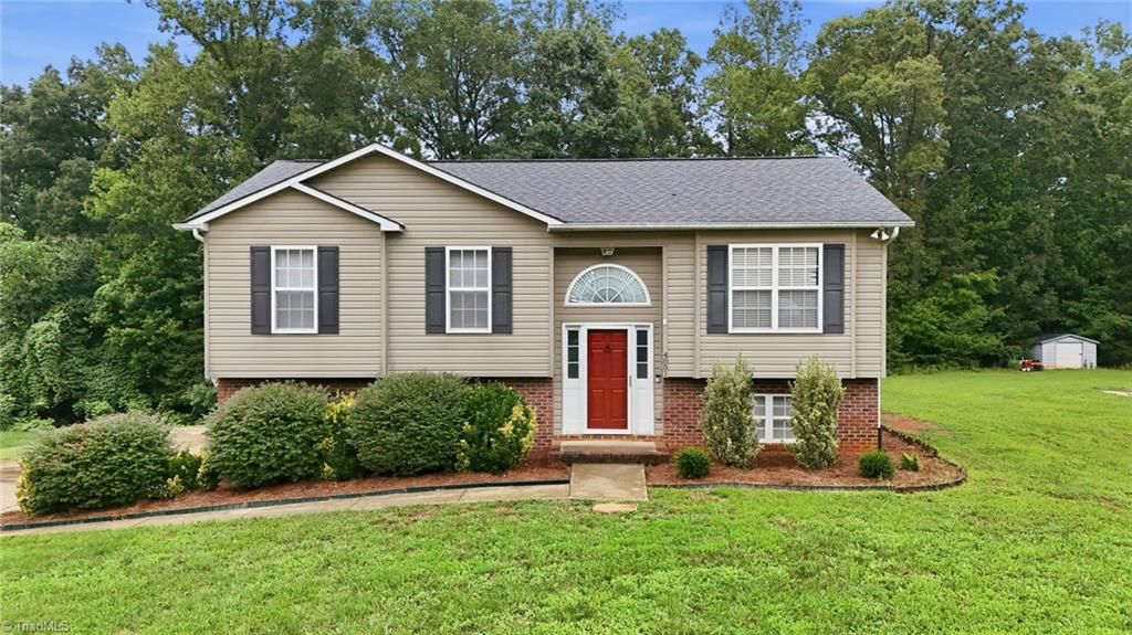 4051 Village Trace Drive, Tobaccoville, NC 27050