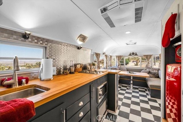 7880 Wesley Road, Joshua Tree, CA 92252