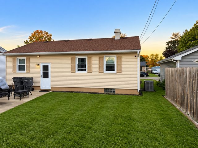 123 James Street, Montgomery, IL 60538