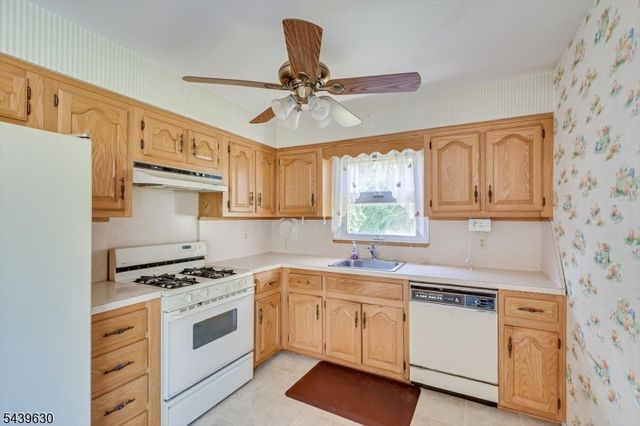 9 Annette Dr, Edison Twp., NJ 08820