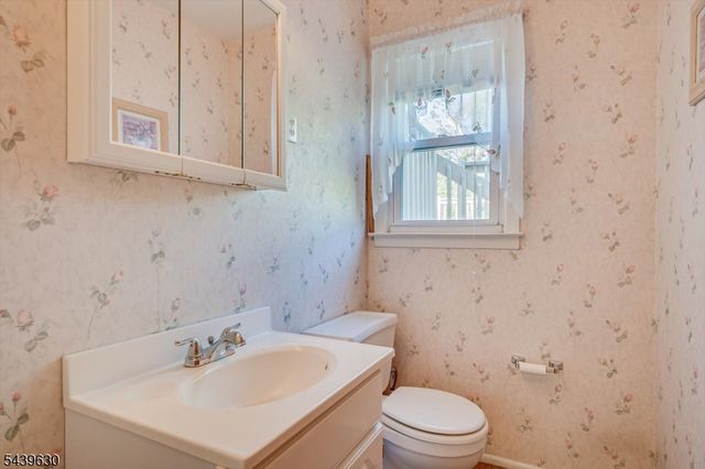 9 Annette Dr, Edison Twp., NJ 08820