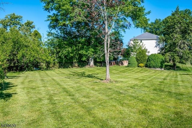 9 Annette Dr, Edison Twp., NJ 08820