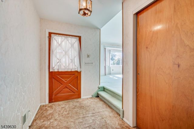 9 Annette Dr, Edison Twp., NJ 08820