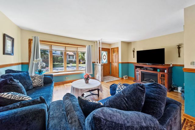 4723 N Kilbourn Avenue, Chicago, IL 60630