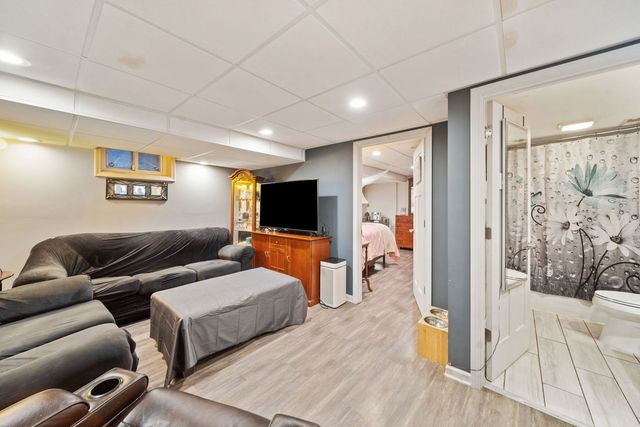4723 N Kilbourn Avenue, Chicago, IL 60630