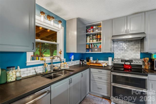 1574 Cashiers Valley Road, Brevard, NC 28712