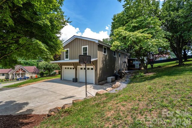 1574 Cashiers Valley Road, Brevard, NC 28712