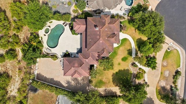34 AUTUMN OAKS DR, The Hills, TX 78738