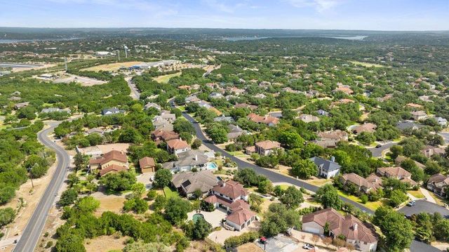 34 AUTUMN OAKS DR, The Hills, TX 78738