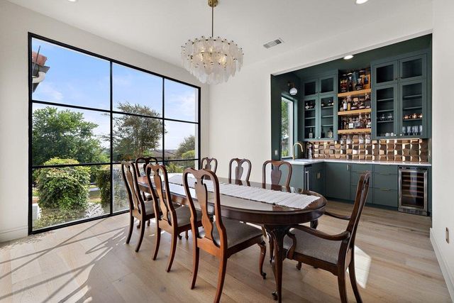 34 AUTUMN OAKS DR, The Hills, TX 78738