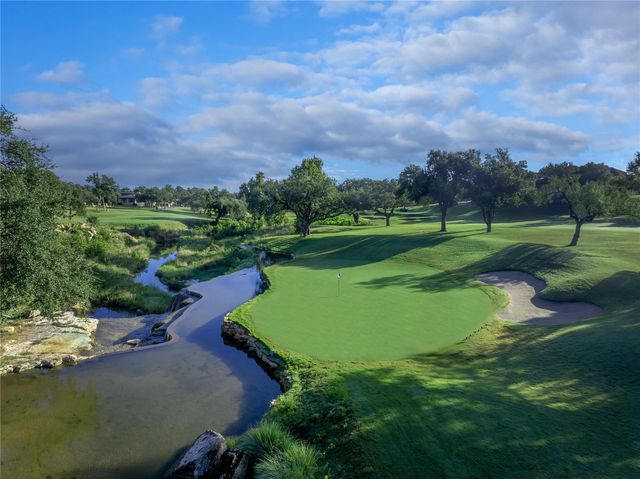 34 AUTUMN OAKS DR, The Hills, TX 78738