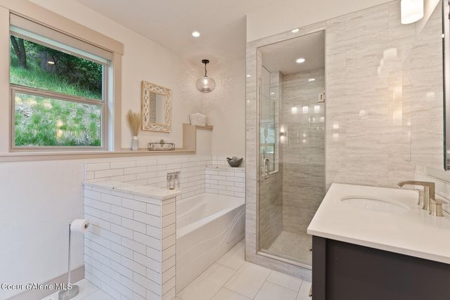 2406 S Silver Beach Rd, Coeur D'alene, ID 83814