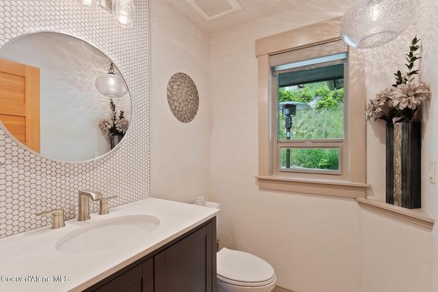 2406 S Silver Beach Rd, Coeur D'alene, ID 83814