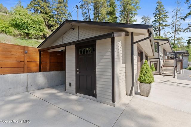 2406 S Silver Beach Rd, Coeur D'alene, ID 83814