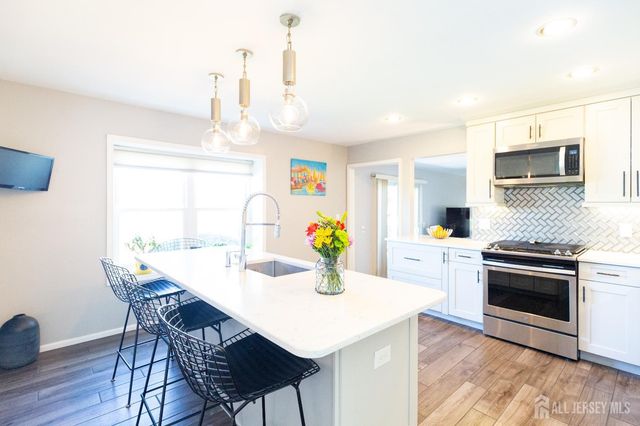 80 Sturbridge Drive, Piscataway, NJ 08854