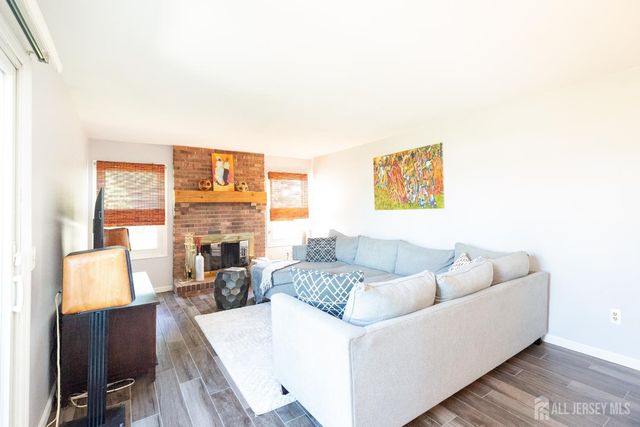 80 Sturbridge Drive, Piscataway, NJ 08854