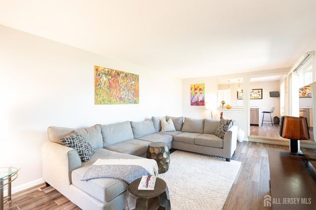 80 Sturbridge Drive, Piscataway, NJ 08854