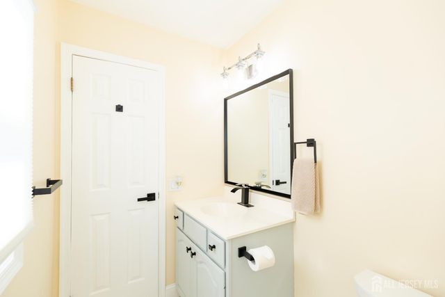 80 Sturbridge Drive, Piscataway, NJ 08854