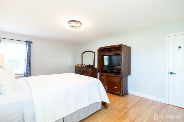 80 Sturbridge Drive, Piscataway, NJ 08854