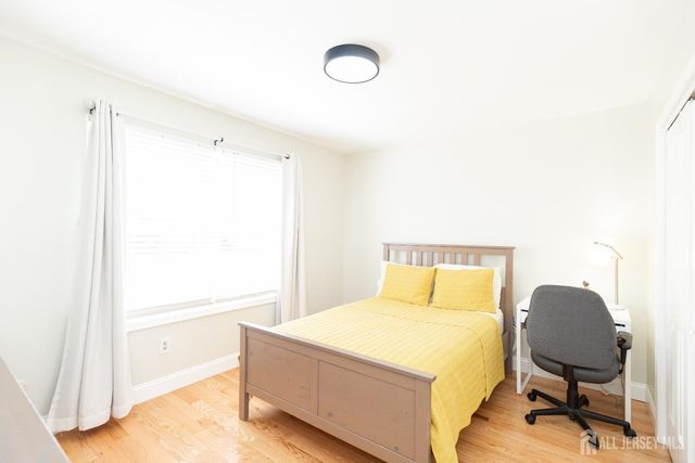80 Sturbridge Drive, Piscataway, NJ 08854