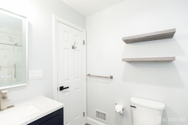 80 Sturbridge Drive, Piscataway, NJ 08854