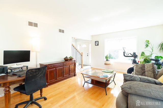 80 Sturbridge Drive, Piscataway, NJ 08854