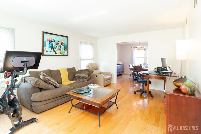 80 Sturbridge Drive, Piscataway, NJ 08854