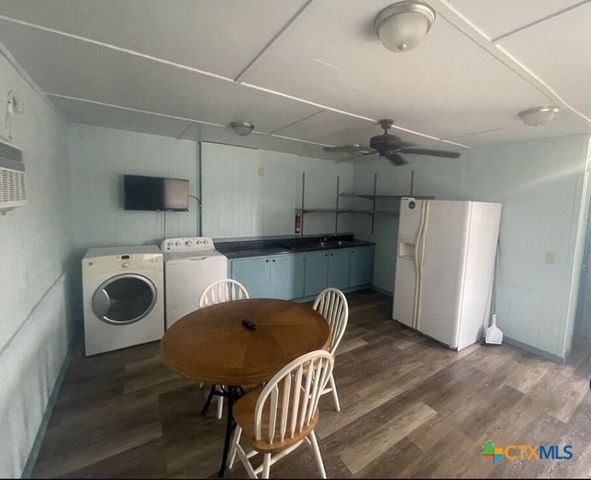 1301 W Olive Avenue, Port O'connor, TX 77982