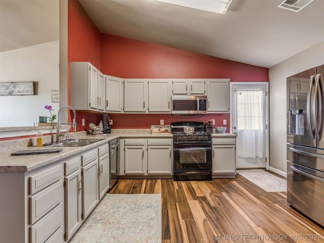 14901 E 89th Place North, Owasso, OK 74055
