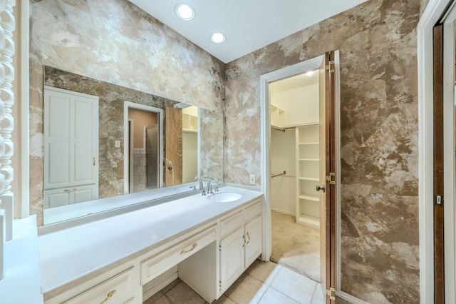 1803 Oak Grove Drive, Arlington, TX 76013