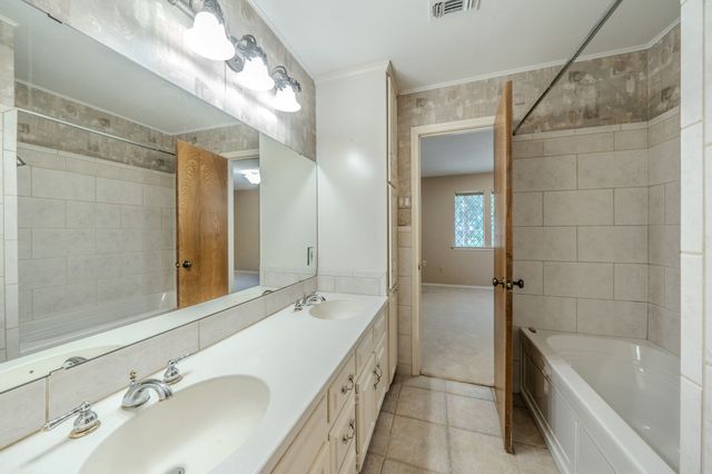 1803 Oak Grove Drive, Arlington, TX 76013