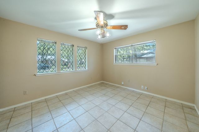 1803 Oak Grove Drive, Arlington, TX 76013