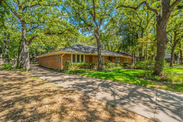1803 Oak Grove Drive, Arlington, TX 76013