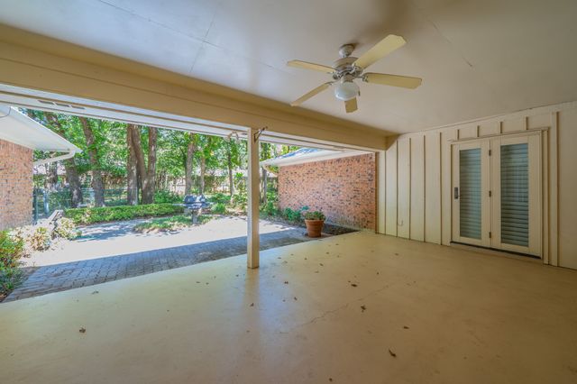 1803 Oak Grove Drive, Arlington, TX 76013