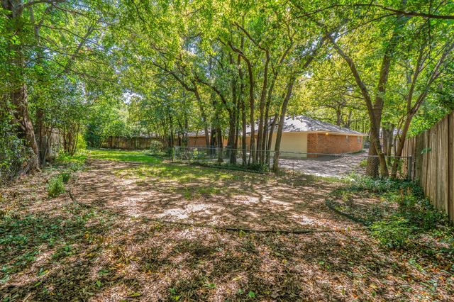 1803 Oak Grove Drive, Arlington, TX 76013