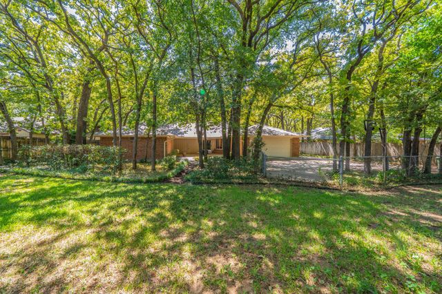 1803 Oak Grove Drive, Arlington, TX 76013