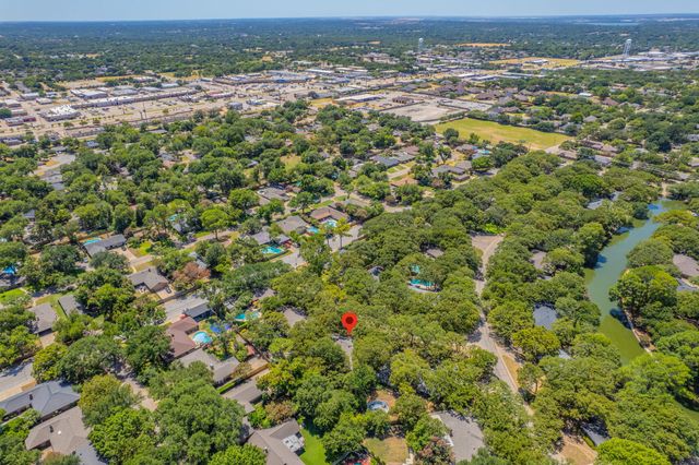 1803 Oak Grove Drive, Arlington, TX 76013