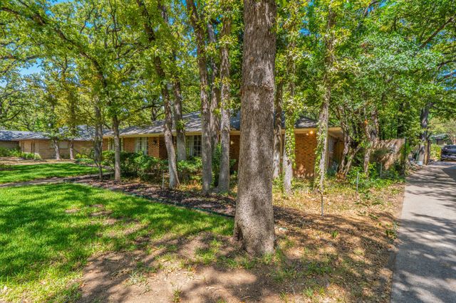 1803 Oak Grove Drive, Arlington, TX 76013