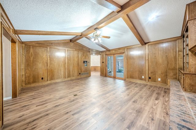 1803 Oak Grove Drive, Arlington, TX 76013